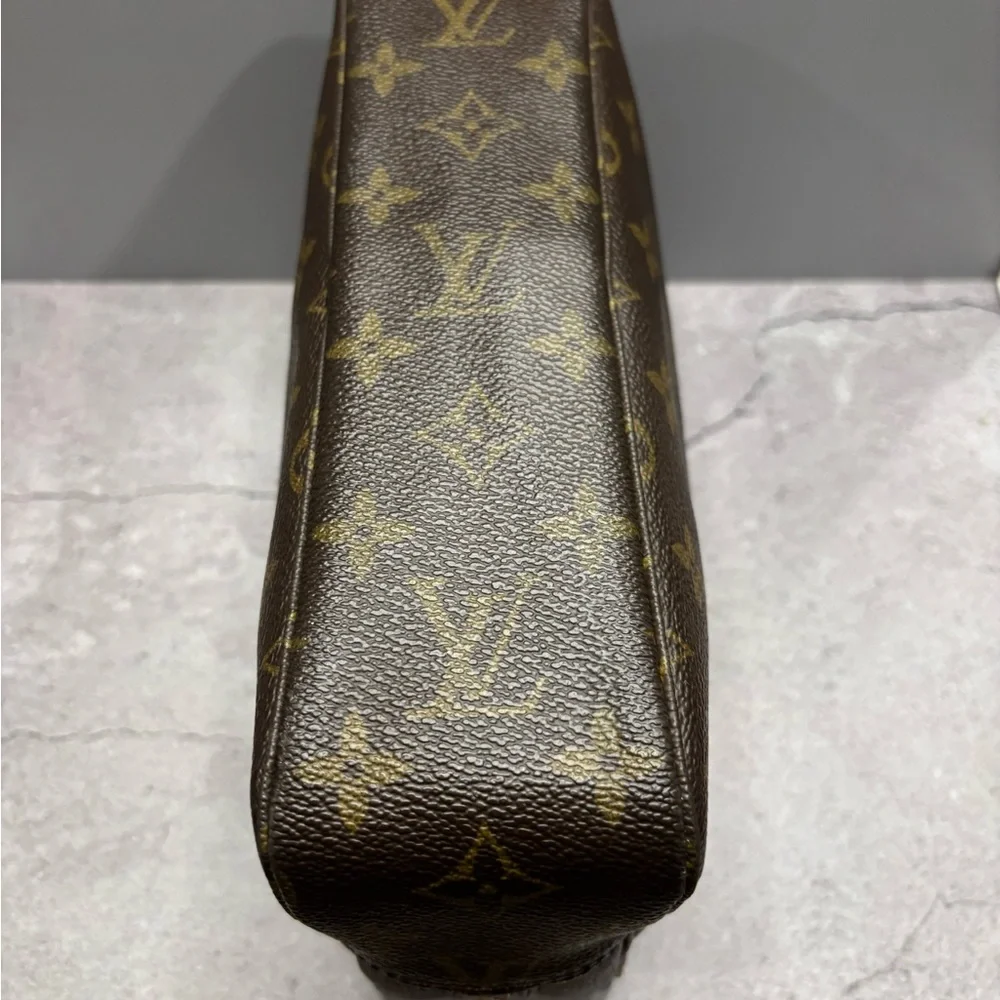 Louis Vuitton Monogram VINTAGE Trousse 23
